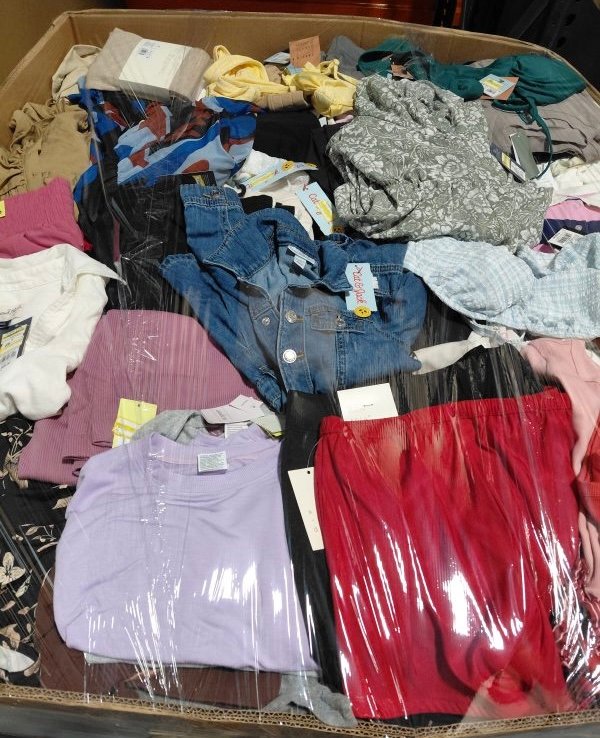 Mixed Target Clothing Liquidation Pallet – 400 Pieces - Image 2